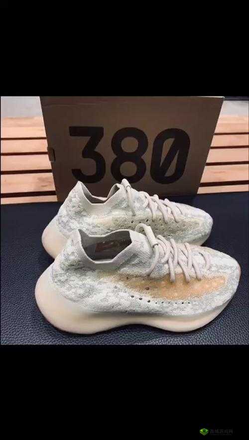 YEEZY380 蜜桃粉和白色：独特魅力时尚鞋款引领潮流新方向