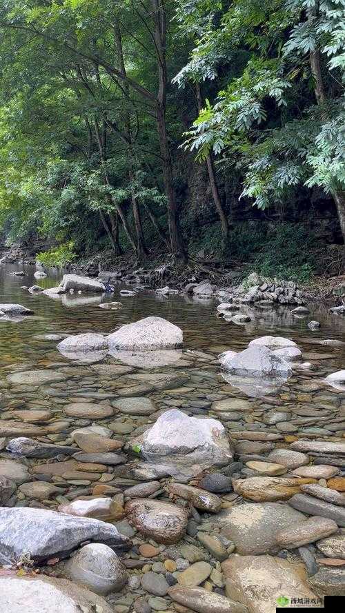 桃源洞口已是溪水潺潺流淌，别有一番景致